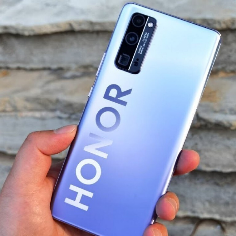 Honor 30 Pro+ bất ngờ xuất hiện trong top 5 smartphone có camera chụp ảnh tốt nhất của DxOMark. Sản phẩm sở hữu bộ 3 camera đặt trong một khung hình chữ nhật ở phía mặt sau của máy.
