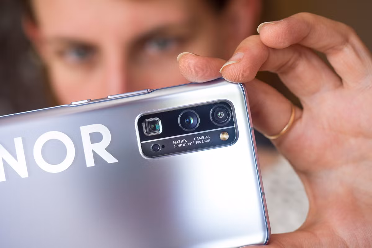 Đặc biệt, Honor 30 Pro+ còn được trang bị camera selfie kép 32MP và 8MP.