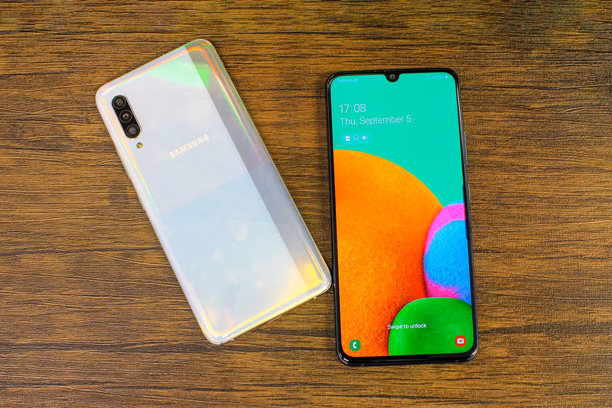 Galaxy A90 5G không chỉ hỗ trợ kết nối không dây thế hệ mới mà còn đạt khả năng cung cấp thời lượng pin tuyệt vời mà không phải điện thoại nào cũng dễ dàng đạt được.