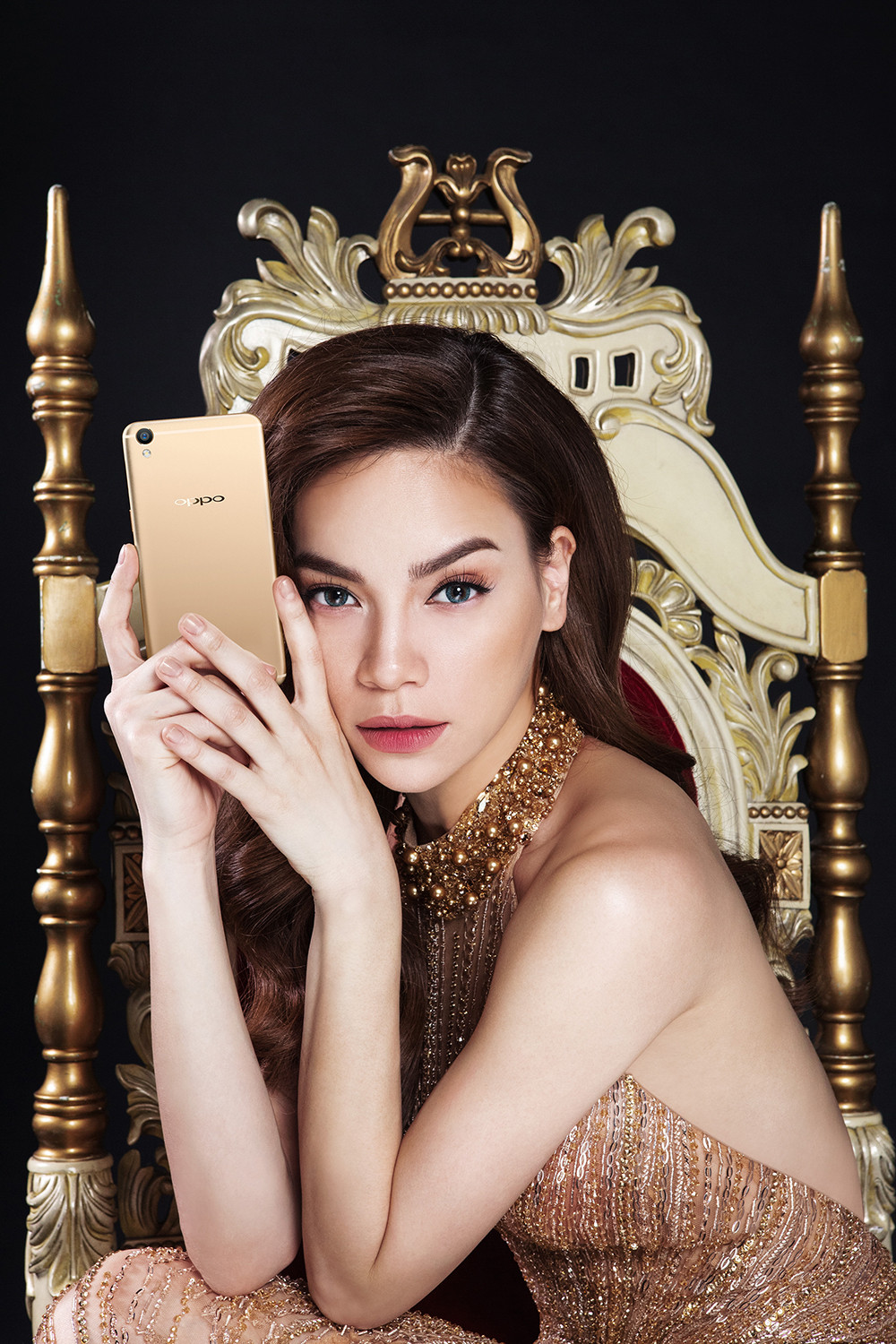 Nữ hoàng giải trí từng có thời gian dài giữ vai trò đại sứ thương hiệu của Oppo.