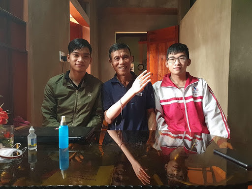 Cánh tay có trọng lượng khoảng 0,9kg, được điều khiển bởi các vi mạch dưới lòng bàn tay, có thể thao tác nhịp nhàng và thậm chí cầm nắm những đồ vật nặng.