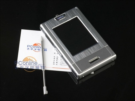 Bộ 4 iPhone 12, trong đó có phiên bản mini đang làm mưa làm gió thị trường di động. Tuy nhiên, trước khi iPhone 12 mini ra đời, đây mới là những chiếc điện thoại siêu tí hon từng khiến thế giới điện đảo.