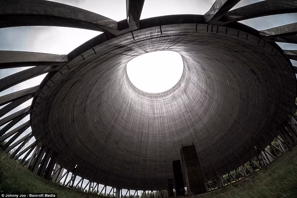 Ron Sauro, cựu nhà khoa học của NASA và là chủ sở hữu của Phòng thí nghiệm NWAA, tiết lộ vật liệu giảm âm, máy giặt gây tiếng ồn và cabin của phi hành đoàn trên máy bay chỉ là một số trong nhiều thứ đã được đưa vào phòng thí nghiệm để kiểm tra mức độ tiếng ồn mà chúng tạo ra.