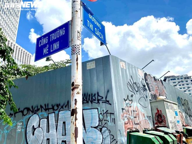 Ông Vũ Huy Hoàng bị điều tra về tội “Vi phạm quy định về quản lý, sử dụng tài sản nhà nước gây thất thoát, lãng phí”. Quyết định này đã được Viện KSND cùng cấp phê chuẩn, cơ quan điều tra đã tống đạt đến bị can và thực hiện lệnh khám xét nơi ở.