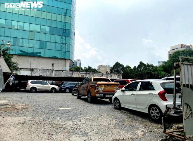 Cơ quan điều tra xác định việc quyết định giao đất và cho thuê đất theo hình thức chỉ định tại số 8-12 Lê Duẩn cho Công ty Lavenue là không đúng đối tượng, trái Quyết định 09 và Quyết định 140. Đồng thời việc chấp thuận áp dụng 2 hình thức giao đất và cho thuê đất đối với cùng 1 dự án là trái quy định tại Nghị định 121/2010/NĐ-CP. Kết luận điều tra, xác định trong vụ án, số tiền thiệt hại tối thiểu 2.047 tỷ đồng, trong đó thiệt hại công trình trên đất số 12 Lê Duẩn là 5 tỷ đồng, thiệt hại từ việc cho Công ty Lavenue tham gia dự án 120 là tỷ đồng, Nhà nước bị thất thoát lãng phí 1.922 tỷ đồng..