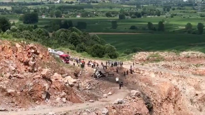 Kinh hoàng xe chở pháo hoa phát nổ, 9 người thương vong - Hình 2 Kinh hoang xe cho phao hoa phat no, 9 nguoi thuong vong-Hinh-2