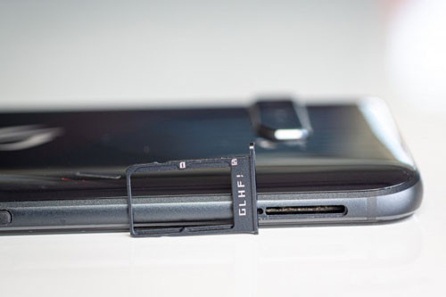 Là smartphone gaming nên ROG Phone 3 có nút phản hồi xúc xác với công nghệ AirTrigger cung cấp cho người dùng 5 chế độ khác nhau trong quá trình sử dụng.