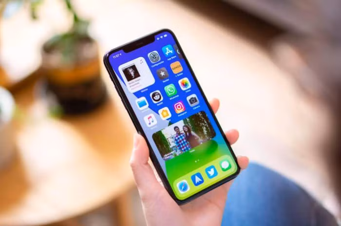 Chan iOS 14, day la cach ban dua iPhone ve iOS 13