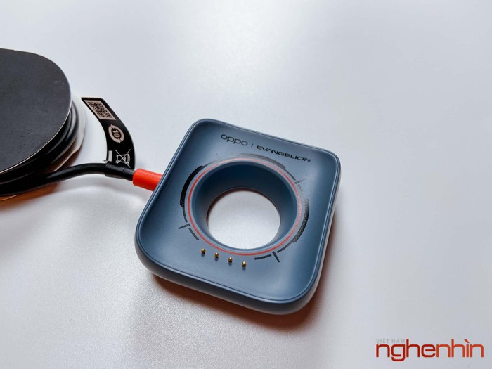 Độ hoàn thiện của phiên bản này không thể nào chê, màu sắc nổi bật nên khi đeo lên tay rất đẹp. Với những ai không biết Evangelion là gì cũng sẽ thích màu sắc giới hạn này.