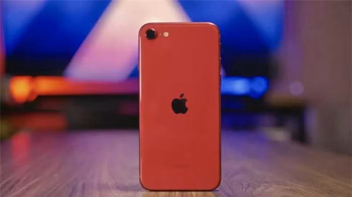 Vào tháng 4 vừa qua, Apple đã chính thức trình làng chiếc iPhone SE phiên bản 2020 với mức giá rẻ, thiết kế giống iPhone 8 nhưng lại mang sức mạnh ngang các mẫu iPhone 11 nhờ được trang bị chip A13 Bionic.