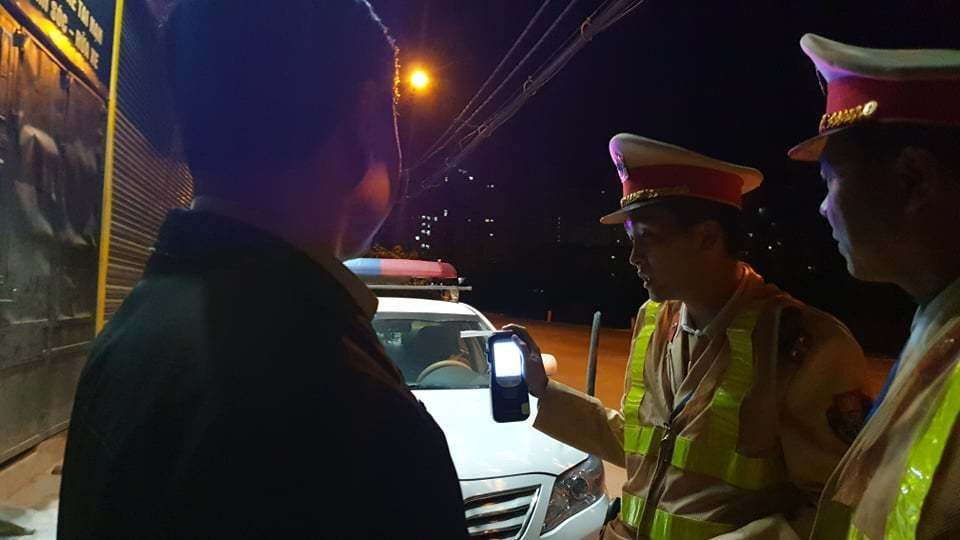 CSGT tang cuong tuan tra xu ly vi pham giao thong vao ban dem