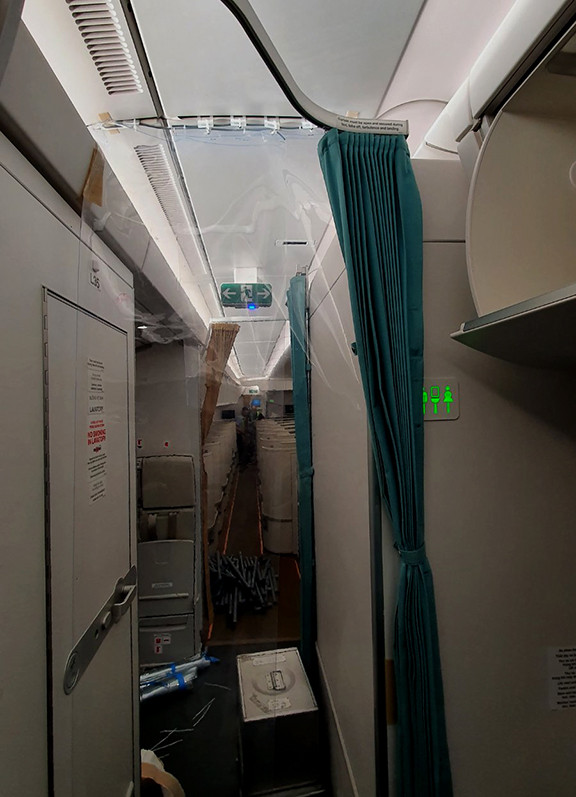 Chuyến bay cất cánh lúc 7h ngày 28/7, thời gian bay dự kiến hơn 13 giờ. Sau khi tới sân bay Bata của Guinea Xích đạo, sẽ tiếp nhiên liệu, đón người lao động Việt Nam trong khoảng 3 tiếng.