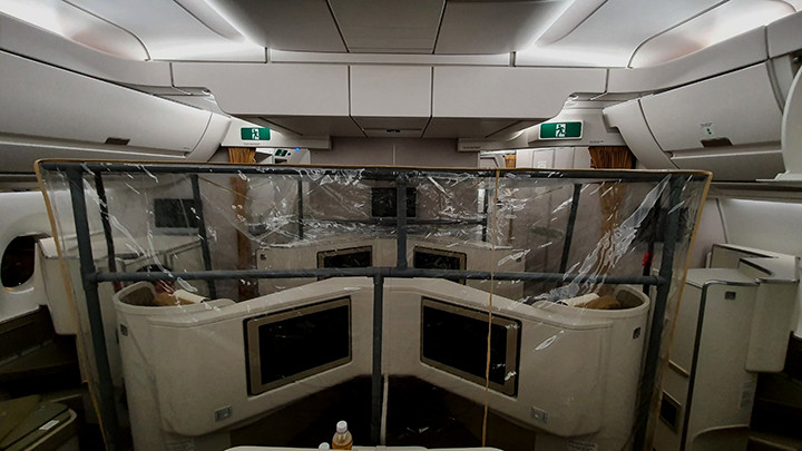 Khoang VIP được quây kín giống như một phòng cách ly.