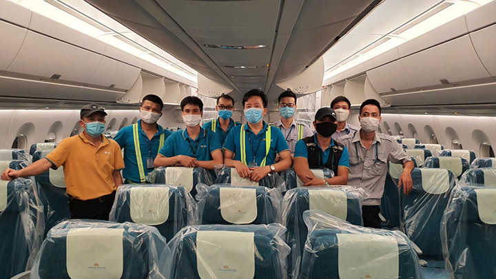 Về nhân sự chuyến bay, nguồn tin cho hay, phi hành đoàn gồm 5 phi công, 8 tiếp viên, 1 kỹ thuật, 2 bác sĩ và 2 y tá.