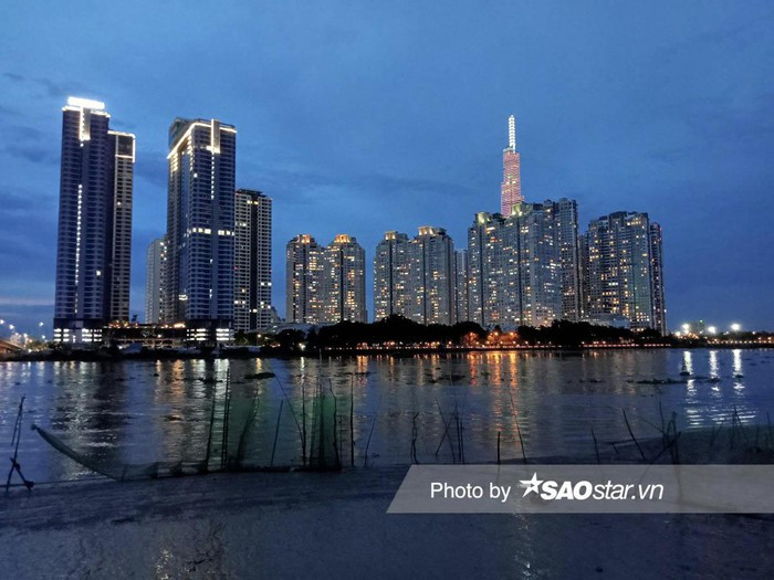 Các tình huống thiếu sáng như thế này tận dụng chế độ Đêm giúp bức ảnh có chất lượng tốt hơn.