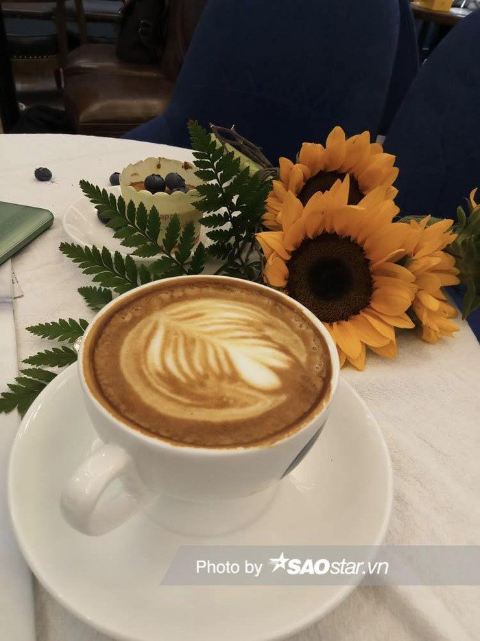 Trải nghiệm thực tế cho thấy thuật toán xử lý khá ổn mang đến cho người dùng bức ảnh giàu chi tiết trong điều kiện chênh sáng.