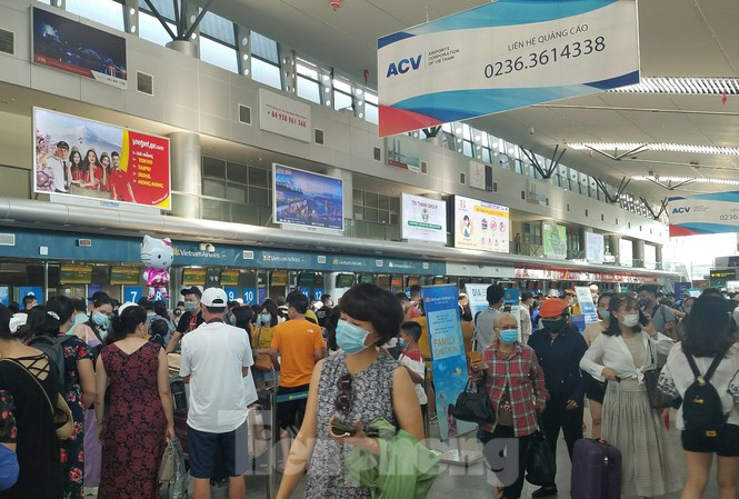 Dien bien COVID-19: Hang khong, duong sat “giai cuu” Da Nang