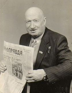 Thực ra, ông không muốn rời quê hương của mình chút nào, nhưng sau chiến thắng của người Abkhazia vào tháng 9/1993, ông không còn lựa chọn nào khác, người Gruzia đã phải chạy trốn hàng loạt khỏi Abkhazia, vì sợ bị thanh trừng sắc tộc.