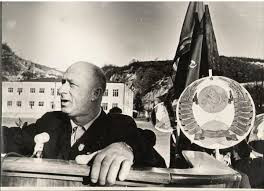 Anh hùng Liên Xô 73 tuổi Meliton Varlamovich Kantaria qua đời vì một cơn đau tim trên chuyến tàu trên đường đến Moscow, nơi ông sẽ nhận quy chế tị nạn. Sự tan rã của Liên Xô đã làm trái tim ông tan nát.