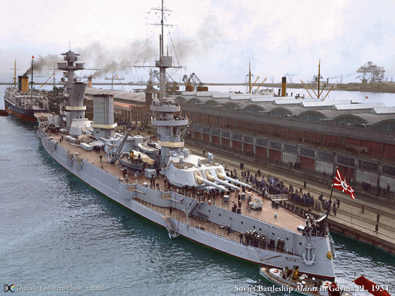 Tàu được khởi công vào năm 1909 tại Nhà máy đóng tàu Baltic ở thành phố Saint Petersburg (thời Liên Xô thành phố này có tên là Leningrad), tên gọi ban đầu là Petropavlovsk. Đây là thiết giáp hạm Dreadnought lớp Sevastopol.