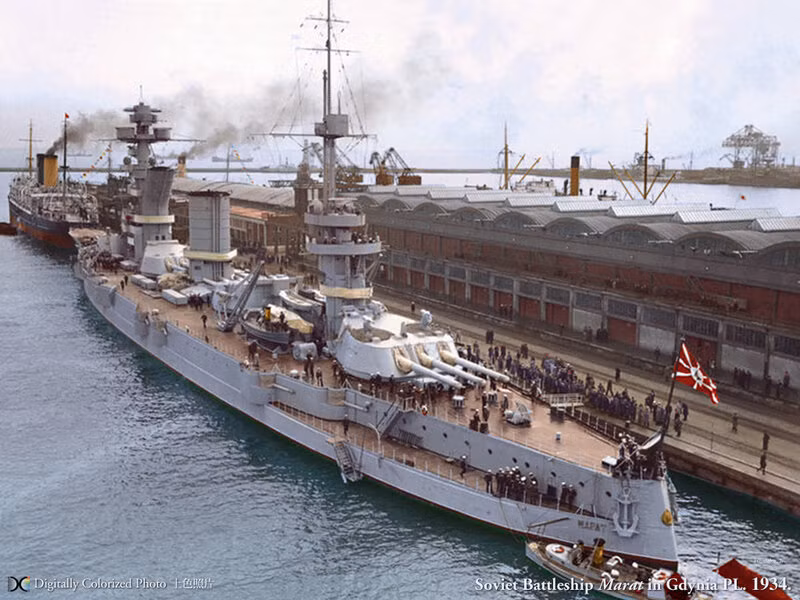 Tàu được khởi công vào năm 1909 tại Nhà máy đóng tàu Baltic ở thành phố Saint Petersburg (thời Liên Xô thành phố này có tên là Leningrad), tên gọi ban đầu là Petropavlovsk. Đây là thiết giáp hạm Dreadnought lớp Sevastopol.