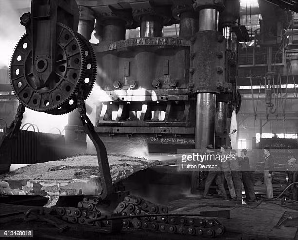 Quy trình làm ra loại giáp này khá phức tạp. Phôi thép hoặc hợp kim dùng để làm giáp sau được gia công đến hình thái thích hợp sẽ qua quá trình Cacbon hóa bề mặt và được làm nóng nhanh bề mặt với lượng nhiệt đi vào khoảng 30-50% độ dày tấm thép.