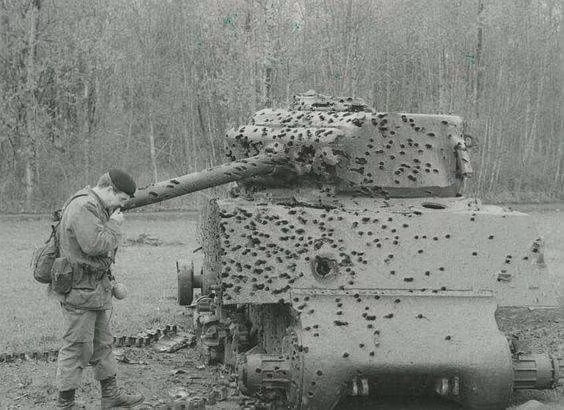 Nói chung là RHA là một loại giáp được sử dụng phổ biến từ giai đoạn đầu tiên của xe tăng cho đến tận bây giờ, do đó nó được sử dụng như một thước đo độ bảo vệ của giáp bằng cách quy mọi thứ về RHA. Bên cạnh đó còn có 2 loại giáp khác khá có tiếng là FHA và CHA. Vậy FHA và CHA là gì?