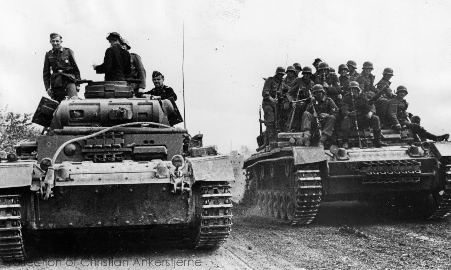 Giáp FHA sử dụng thép có nhiều cacbon nên được đánh giá là khá giòn, bù lại độ cứng bề mặt ở mức rất cao, khoảng 450 đến 600 BH theo thang đo độ cứng Brinell, gấp rưỡi so với RHA, nhưng độ cứng này giảm mạnh vào trong nền.