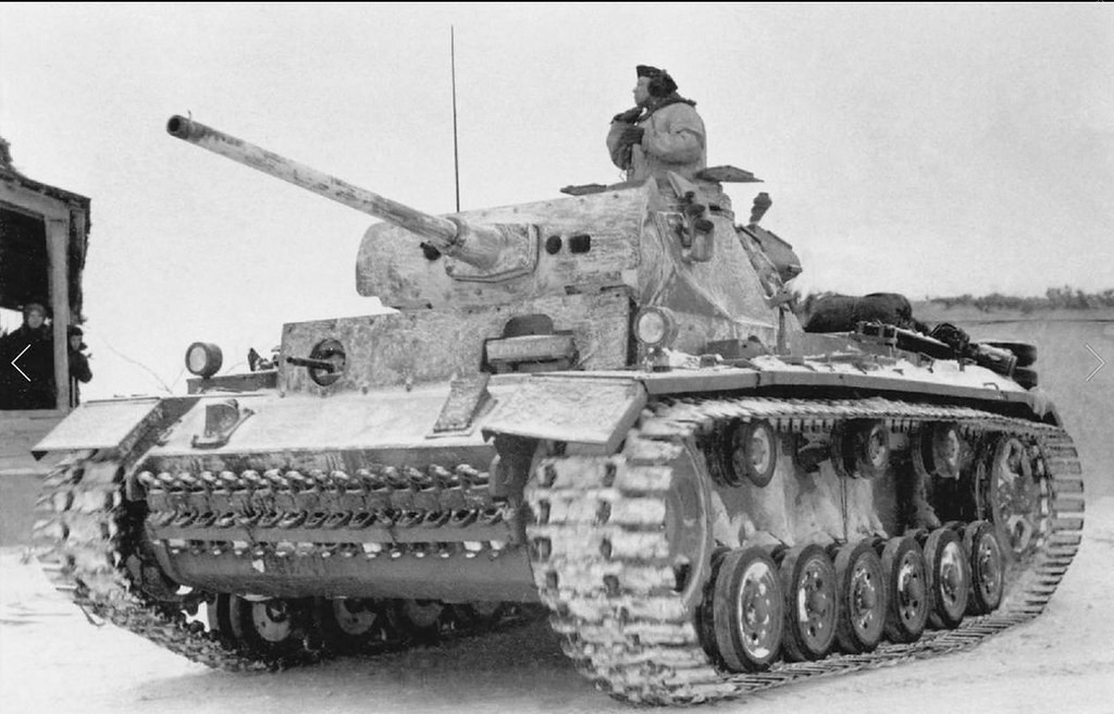 FHA được đánh giá là có khả năng chống các đạn xuyên giáp thuộc loại tốt nhất do có độ cứng bề mặt cao (thông qua đó thường làm đạn bị nảy hoặc vỡ vụn khi va chạm), tuy nhiên giáp dễ nứt vỡ trước tác động quá mạnh như đạn của pháo cỡ nòng lớn và xuyên phá với đạn xuyên giáp có mũ đệm hoặc đạn xuyên giáp cứng hơn.