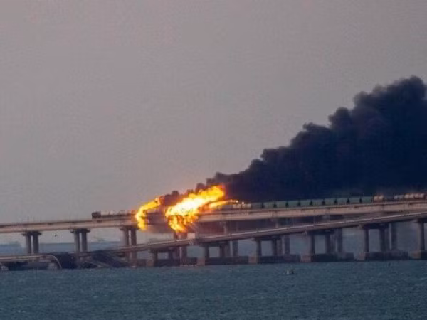 Ngoài các vùng đất mới được tuyên bố "sáp nhập", Nga cũng phải tăng cường phòng thủ bán đảo Crimea vì Ukraine đã khẳng định sẽ không dừng lại trước những cảnh báo từ Moscow.