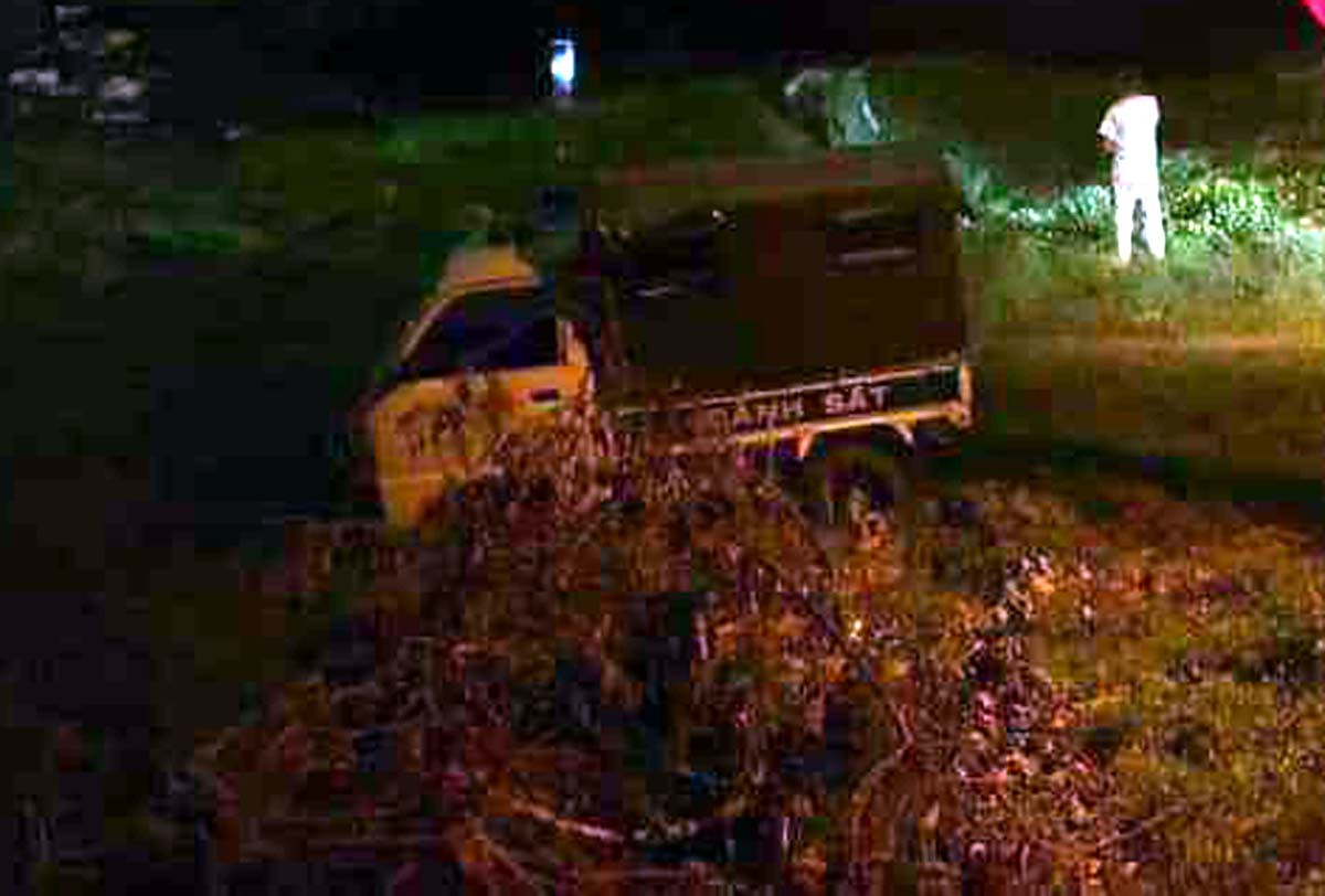 Phat hien thi the hai vo chong “om nhau” duoi cong o Ha Noi