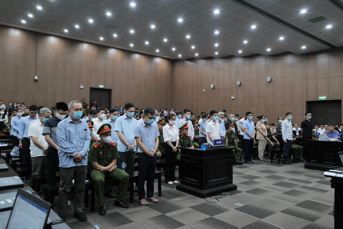 Chuyen bay giai cuu: Hang loat bi cao duoc VKS de nghi giam an