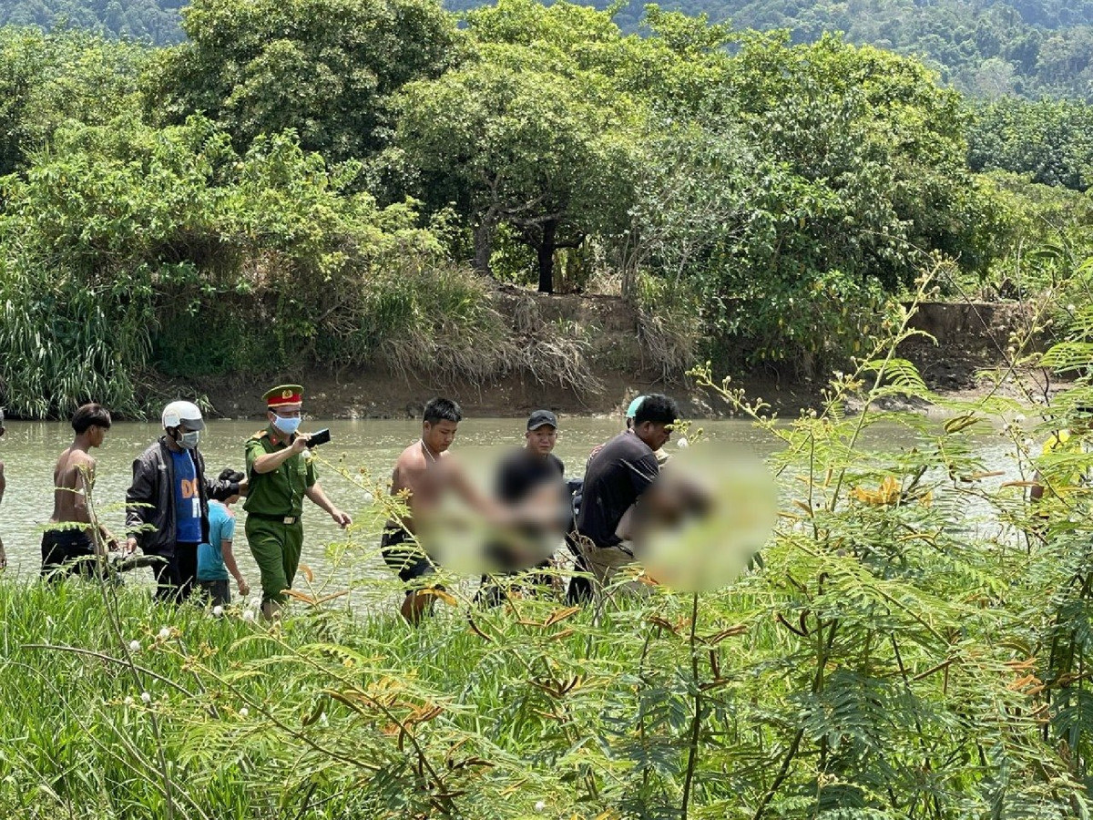 Nạn nhân được xác định là nam giới, khoảng ngoài 19 – 20. Kết quả khám nghiệm cho thấy, nạn nhân đã tử vong trước khi được vứt xuống sông, nguyên nhân là do siết cổ. Khi khám nghiệm, các giám định viên phát hiện có một vết rạch lớn ở bụng nạn nhân, theo nhận định đây là vết thương được gây ra bởi vật sắc và có sau khi người xấu số này chết. (Ảnh minh họa, nguồn Internet) 