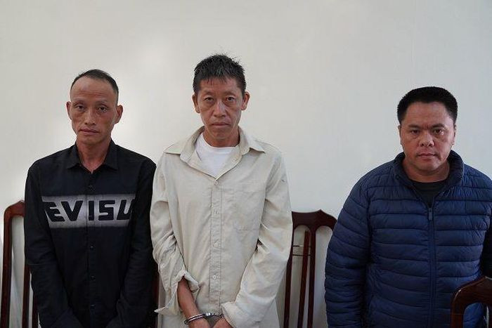 Bán cả em gái ruột sang Trung Quốc để lấy tiền tiêu xài Ban ca em gai ruot sang Trung Quoc de lay tien tieu xai