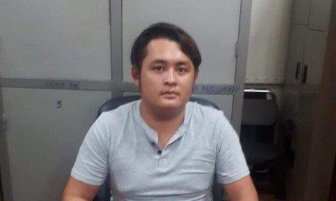 Gần đây, Hoài không có việc làm nên càng túng tiền. Hoài dự định sẽ tìm một quán cà phê “đèn mờ” nào để cướp tài sản nên đã di chuyển xuống huyện Đức Hòa, Long An để gây án. Ngày 9/6, Hoài vào quán cà phê của chị N. vì thấy chủ quán có đeo nhiều nhẫn vàng. Gã nói muốn mua dâm và được chủ quán đồng ý. Sau khi quan hệ, lợi dụng lúc chị N. sở hở, đối tượng đã bóp cổ nạn nhân đến chết để cướp 2 nhẫn vàng, hơn 200.000đ. Tiếp đó, Hoài lấy dây cột tay nạn nhân, lôi xác ra khu vực nhà vệ sinh rồi tẩu thoát. Với hành vi phạm tội của mình đối tượng này đã phải chịu mức án chung thân.