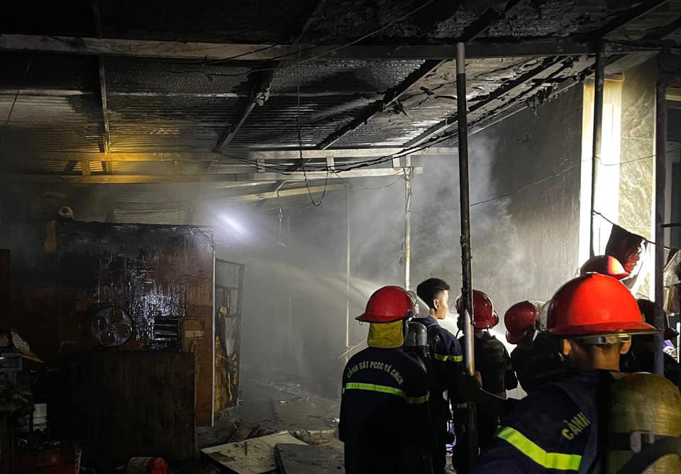 Vinh Phuc: Giai cuu 3 me con vu chay nha dan ket hop kinh doanh