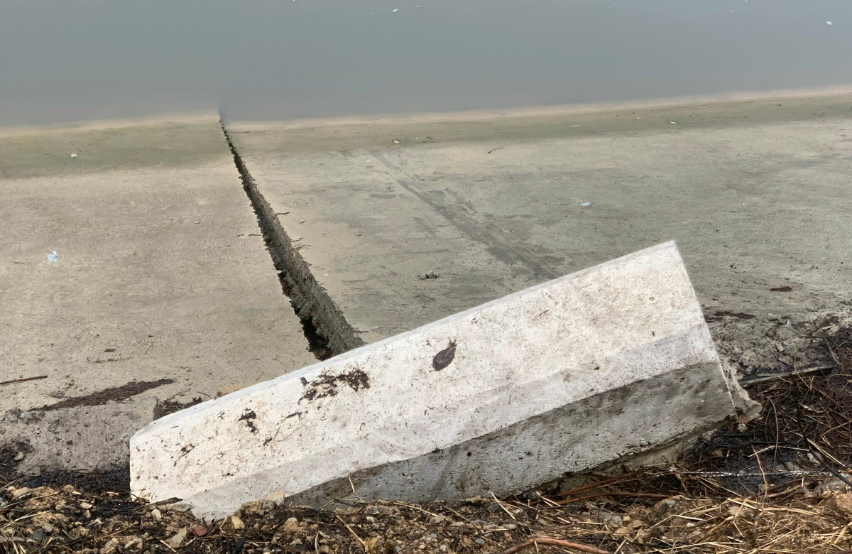 Chất lượng công trình đang là câu hỏi lớn được người dân đặt ra đối với bờ kè tại kênh đoạn sông Chì.