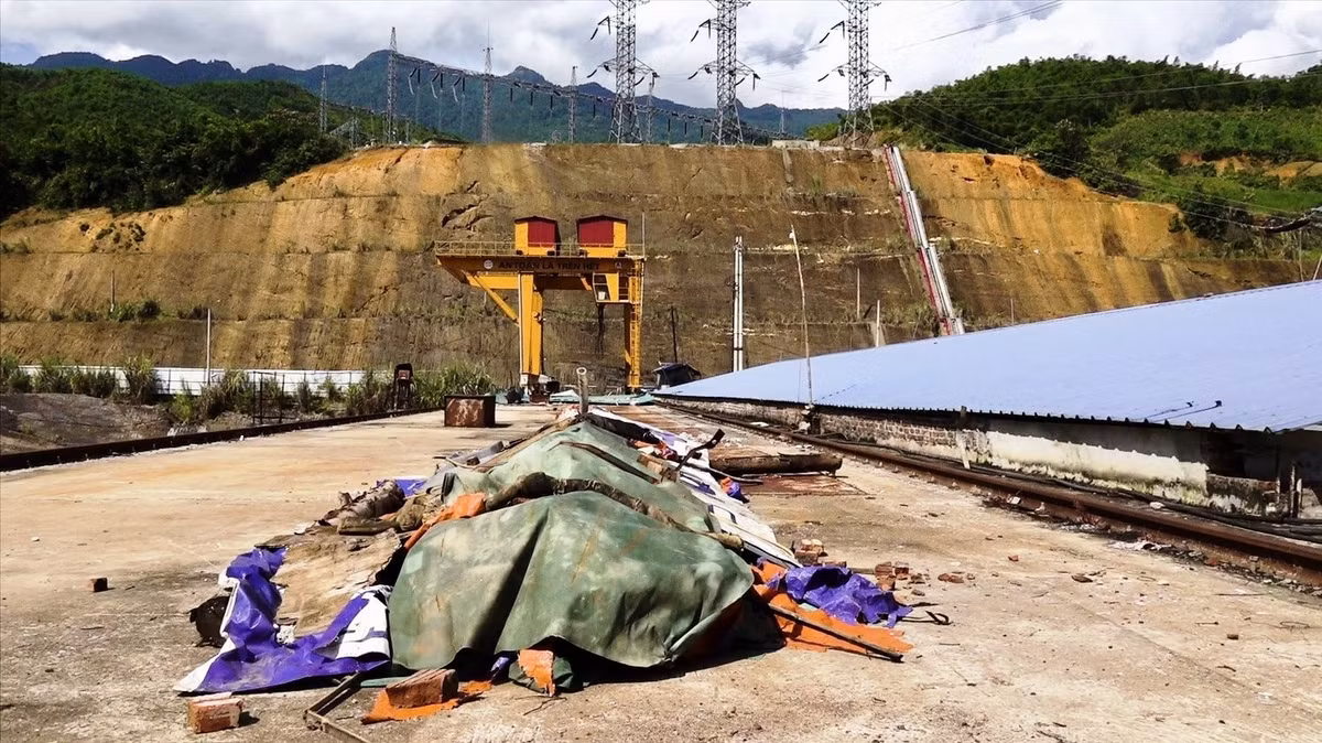 Năm 2014, do khó khăn về nguồn vốn, dự án dừng thi công và chuyển giao cho Công ty Dịch vụ Thương mại sản xuất và Xây dựng Đông Mê Kông. Đến năm 2016, dự án được thi công trở lại. (Ảnh: Đại Đoàn Kết).