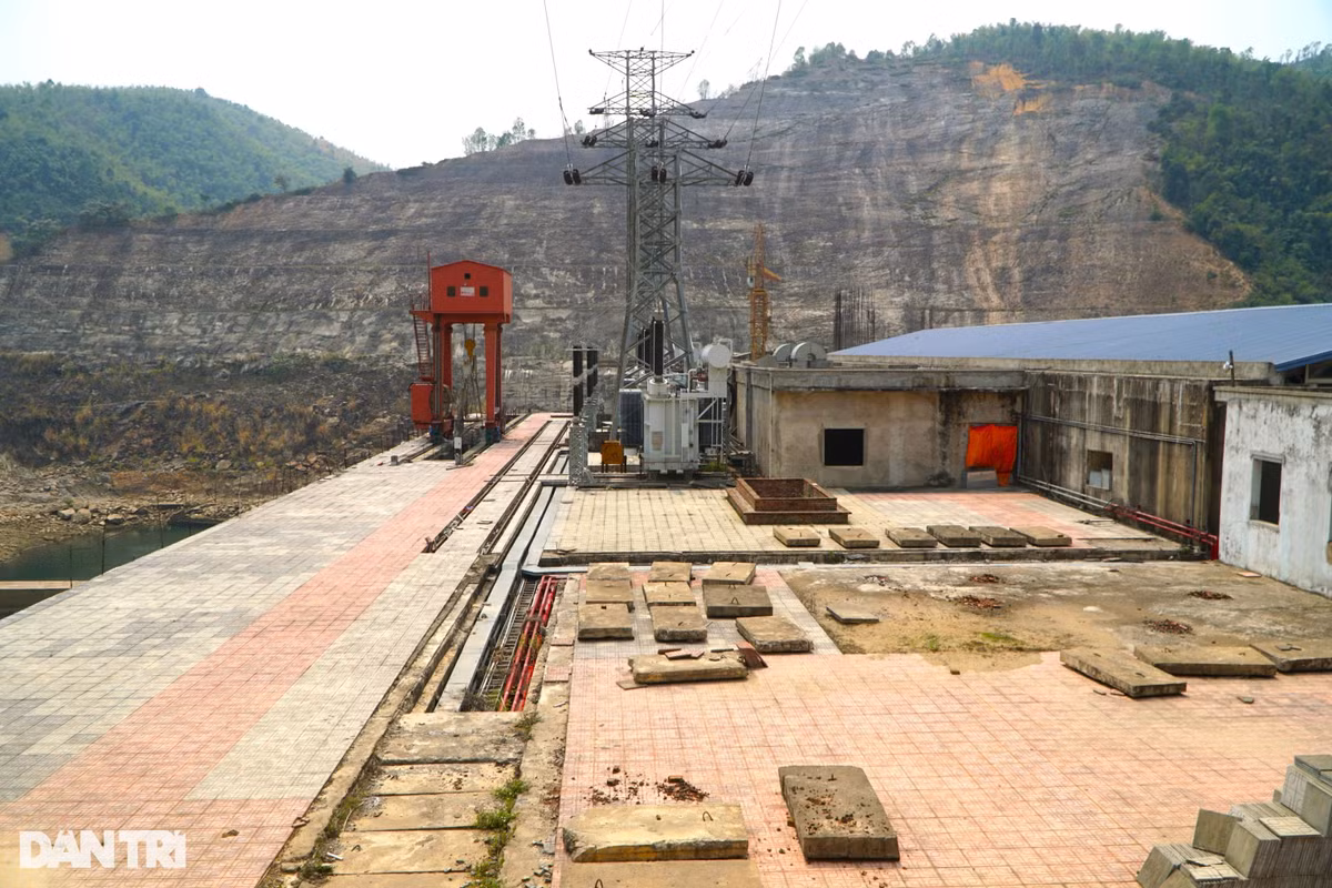 Tuy nhiên, theo Dân Trí từ năm 2018 đến nay, dự án dừng thi công, dù khối lượng công trình đã hoàn thiện hơn 90%. (Ảnh: Dân Trí).