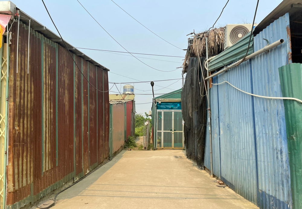 Thực tế, đến nay ngày 24/3/2025, ghi nhận của phóng viên cho thấy, các công trình xây dựng trên đất nông nghiệp mà báo Tri thức và Cuộc sống phản ánh, đều chưa có dấu hiệu được xử lý, cưỡng chế hay phá dỡ.