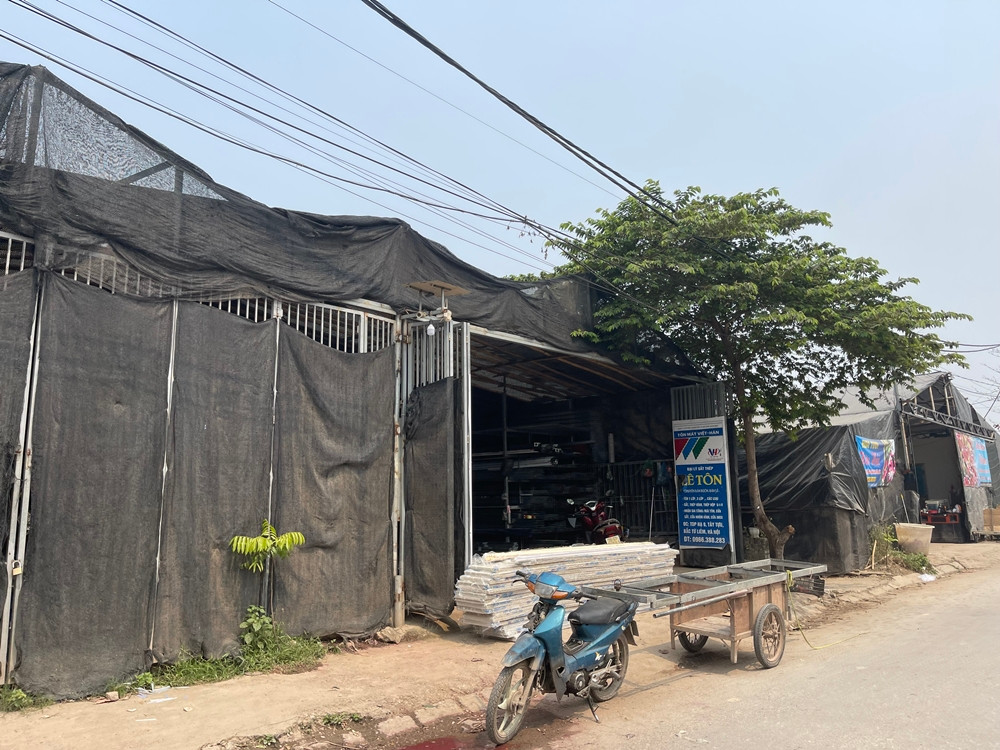 Một số công trình “mọc” trên đất nông nghiệp được sử dụng làm cửa hàng, hoặc kinh doanh, sử dụng sai mục đích đất.