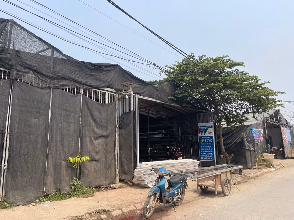 Một số công trình “mọc” trên đất nông nghiệp được sử dụng làm cửa hàng, hoặc kinh doanh, sử dụng sai mục đích đất.