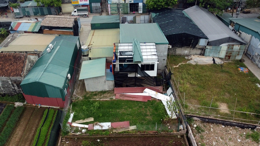 Về vấn đề công trình xây dựng trên đất nông nghiệp, Chủ tịch UBND phường Tây Tựu Nguyễn Quang Thậm từng thẳng thắn thừa nhận, các thông tin phản ánh của Báo Tri thức và Cuộc sống là có thật. Vị Chủ tịch phường Tây Tựu cho biết, phường cũng đã ra quân cưỡng chế, xử lý một số trường hợp. Có một vài trường hợp tái vi phạm, phường đã lập biên bản, xây dựng kế hoạch, tổ chức triển khai phương án cưỡng chế.