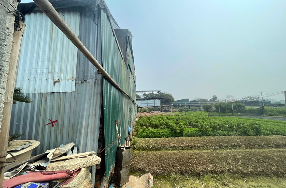 Thậm chí, khu vực đường nối với DT70A, sau quán “Coffe Hân”, còn xuất hiện công trình có dấu hiệu xây dựng mới.