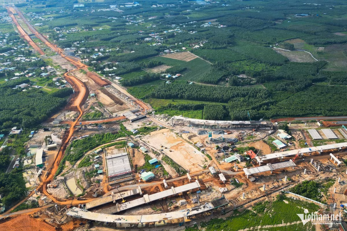 Theo Tổng công ty Cảng hàng không Việt Nam (ACV), đến nay khối lượng thực hiện đạt gần 1.100 tỷ đồng, tương đương 46% giá trị hợp đồng.