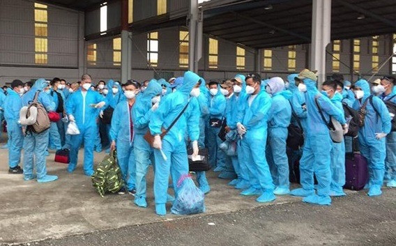 Chuyen bay dua 219 lao dong Viet tai Guinea Xich Dao da ha canh-Hinh-2