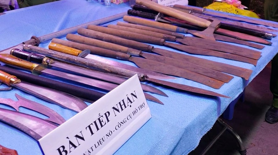 Vũ khí này do dân tự chế, mua bán, tặng cũng như đào bới thấy.