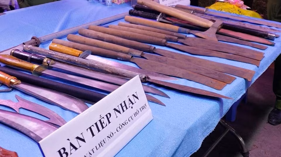 Vũ khí này do dân tự chế, mua bán, tặng cũng như đào bới thấy.