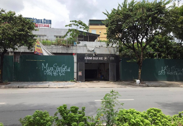  3. Hà Nội phải đền 63 tỷ đồng: Năm 2007, Công ty CP đầu tư xây lắp thương mại dịch vụ được Hà Nội cho thuê 14.140 m2 đất quận Cầu Giấy để thực hiện dự án cống hóa mương thoát nước Nghĩa Đô kết hợp bãi đỗ xe và công trình phụ trợ. Cuối tháng 8/2018, Hà Nội thu hồi số đất này cùng giấy chứng nhận quyền sử dụng đất đã cấp trước đó. Quận Cầu Giấy đã có báo cáo xem xét đền bù cho chủ công trình số tiền hơn 63 tỷ đồng.