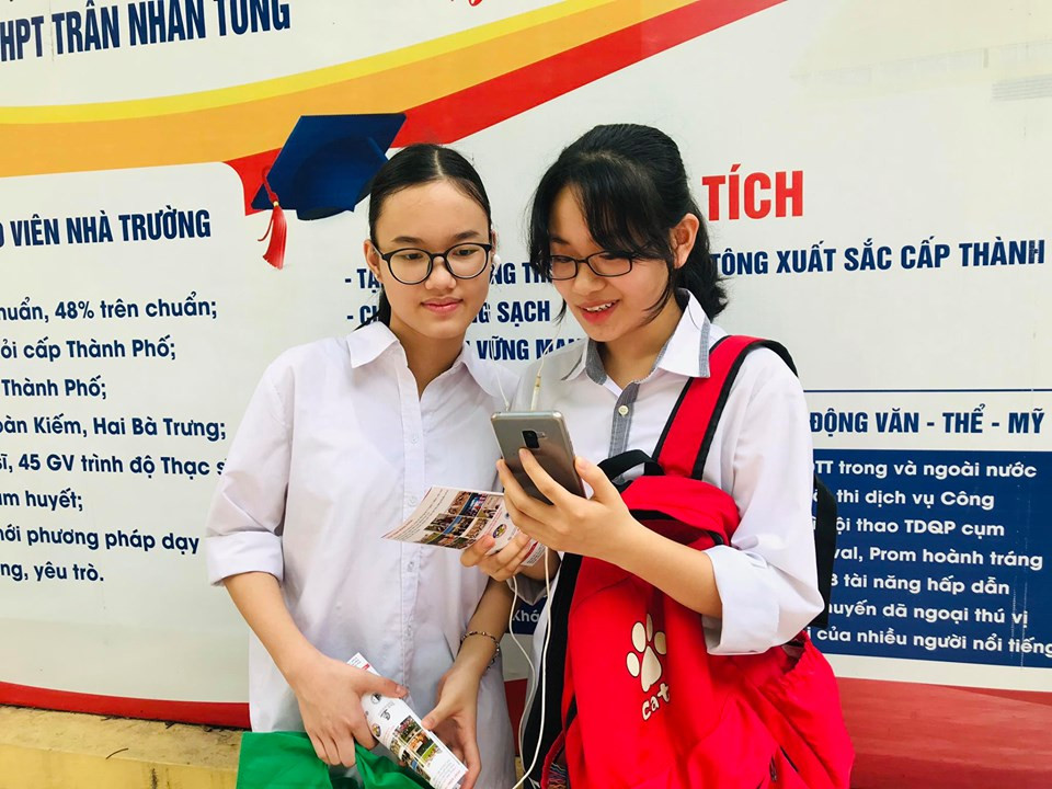 Sáng nay gần 89.000 học sinh Hà Nội làm thủ tục dự thi vào lớp 10 - Hình 3 Sang nay gan 89.000 hoc sinh Ha Noi lam thu tuc du thi vao lop 10-Hinh-3